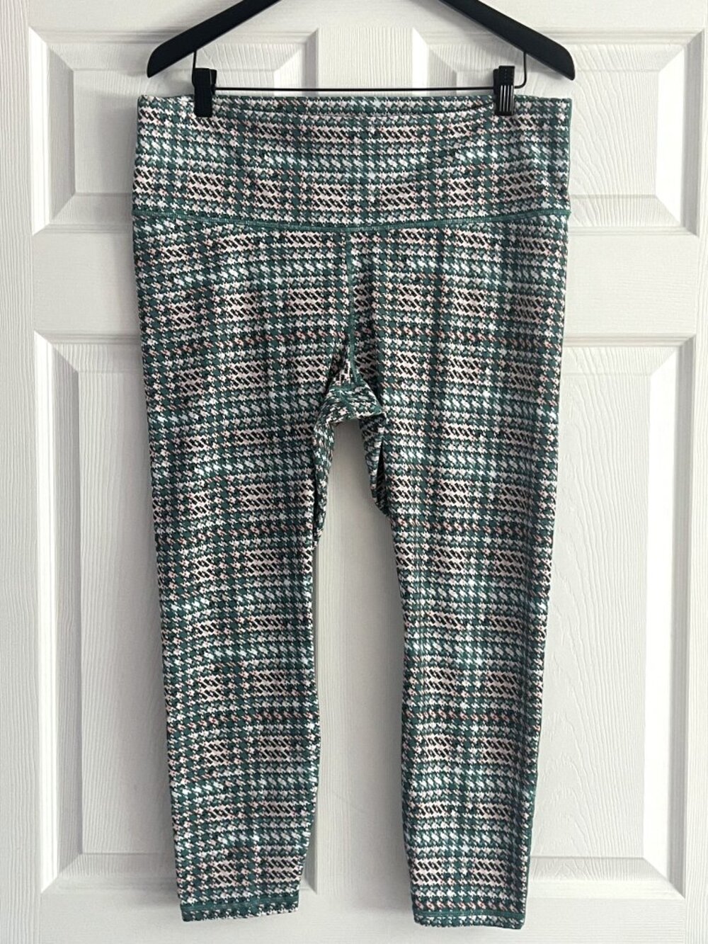 Fabletics PowerHold High Rise Capri Leggings 1X Houndstooth Print